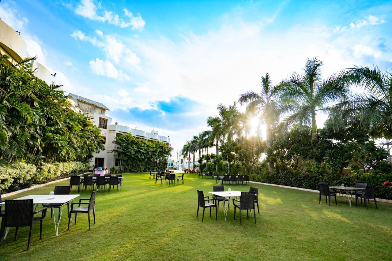 Hotel Chandrawati Palace Abu Road Exterior photo