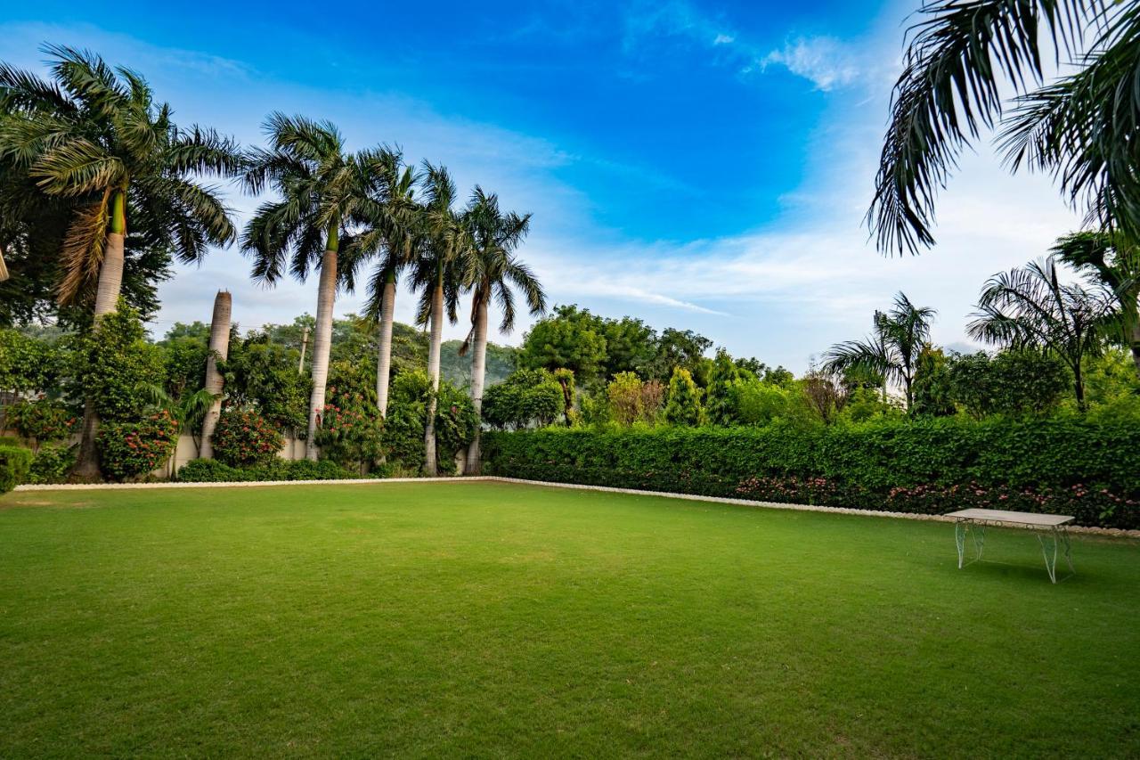Hotel Chandrawati Palace Abu Road Exterior photo