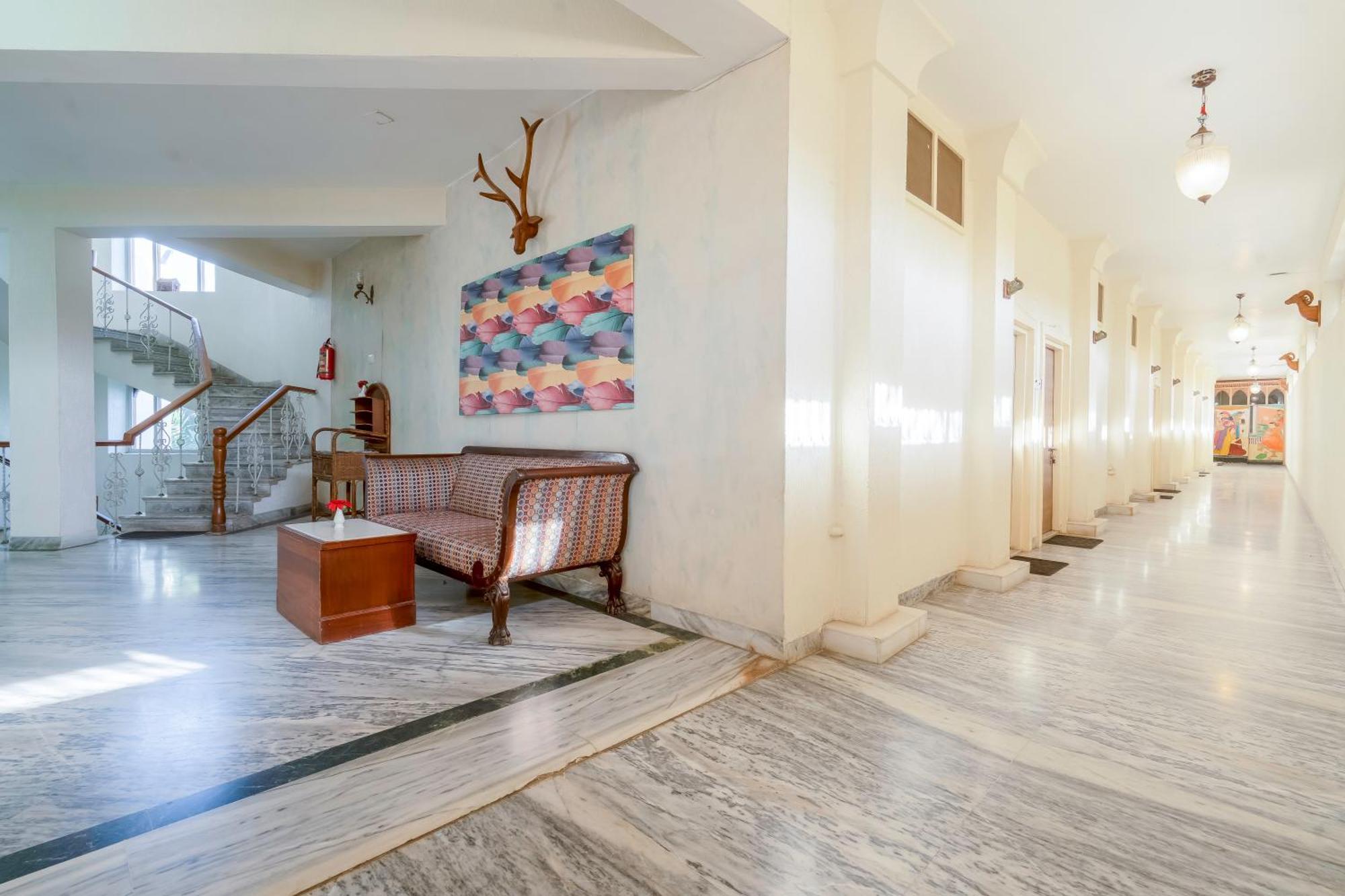 Hotel Chandrawati Palace Abu Road Exterior photo