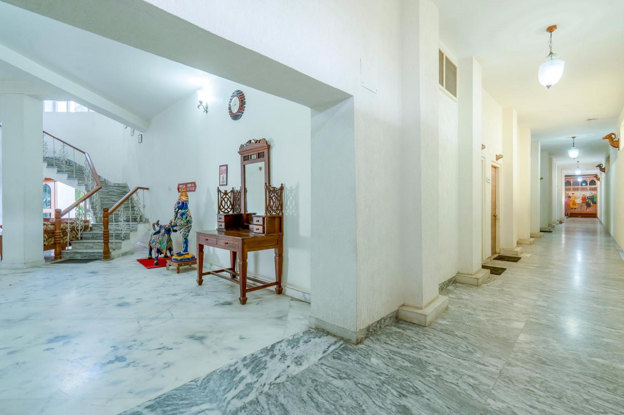 Hotel Chandrawati Palace Abu Road Exterior photo