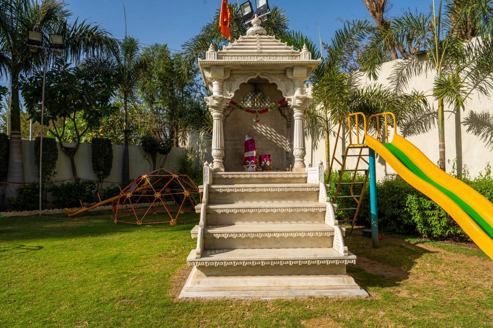 Hotel Chandrawati Palace Abu Road Exterior photo