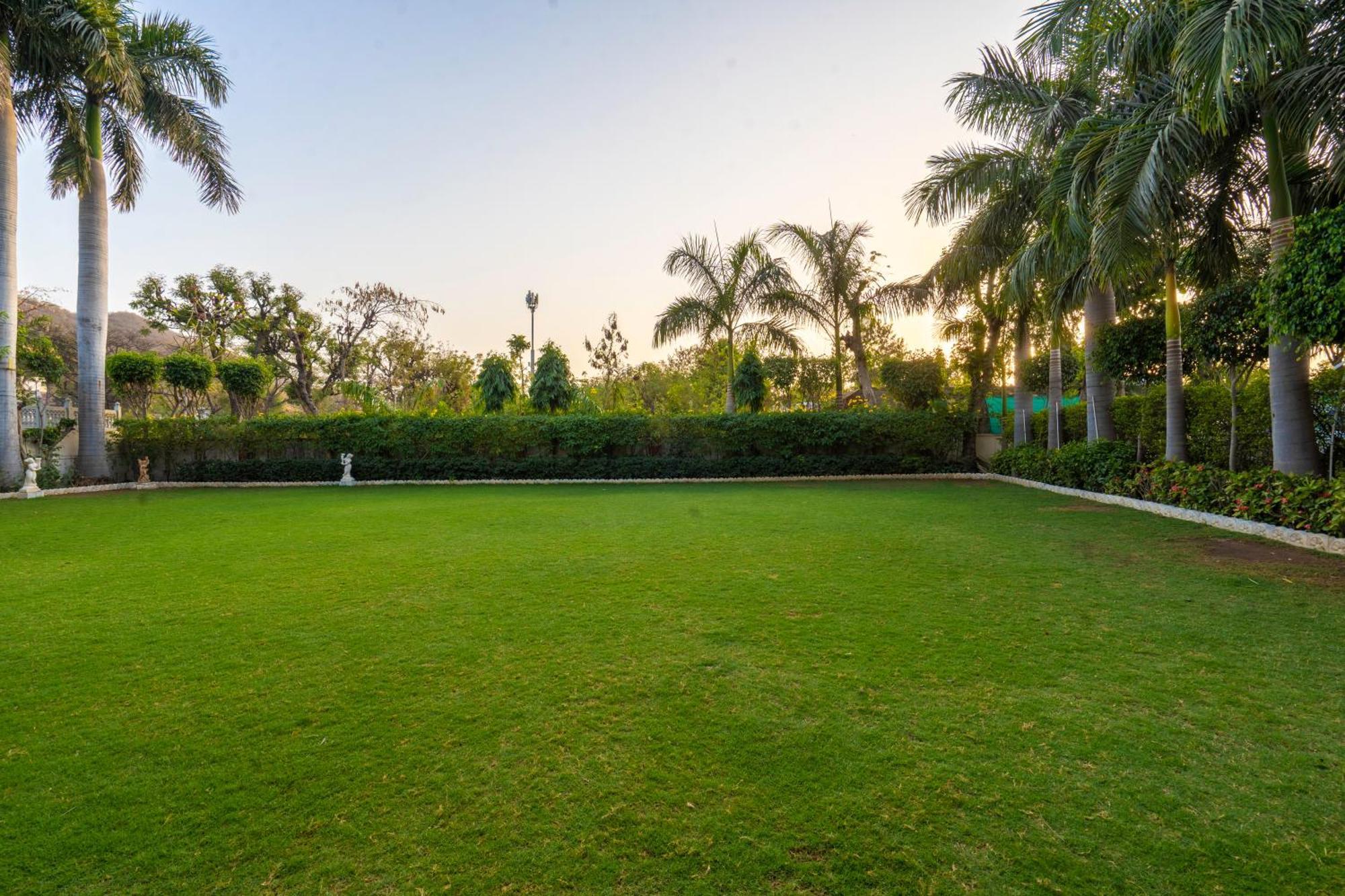 Hotel Chandrawati Palace Abu Road Exterior photo