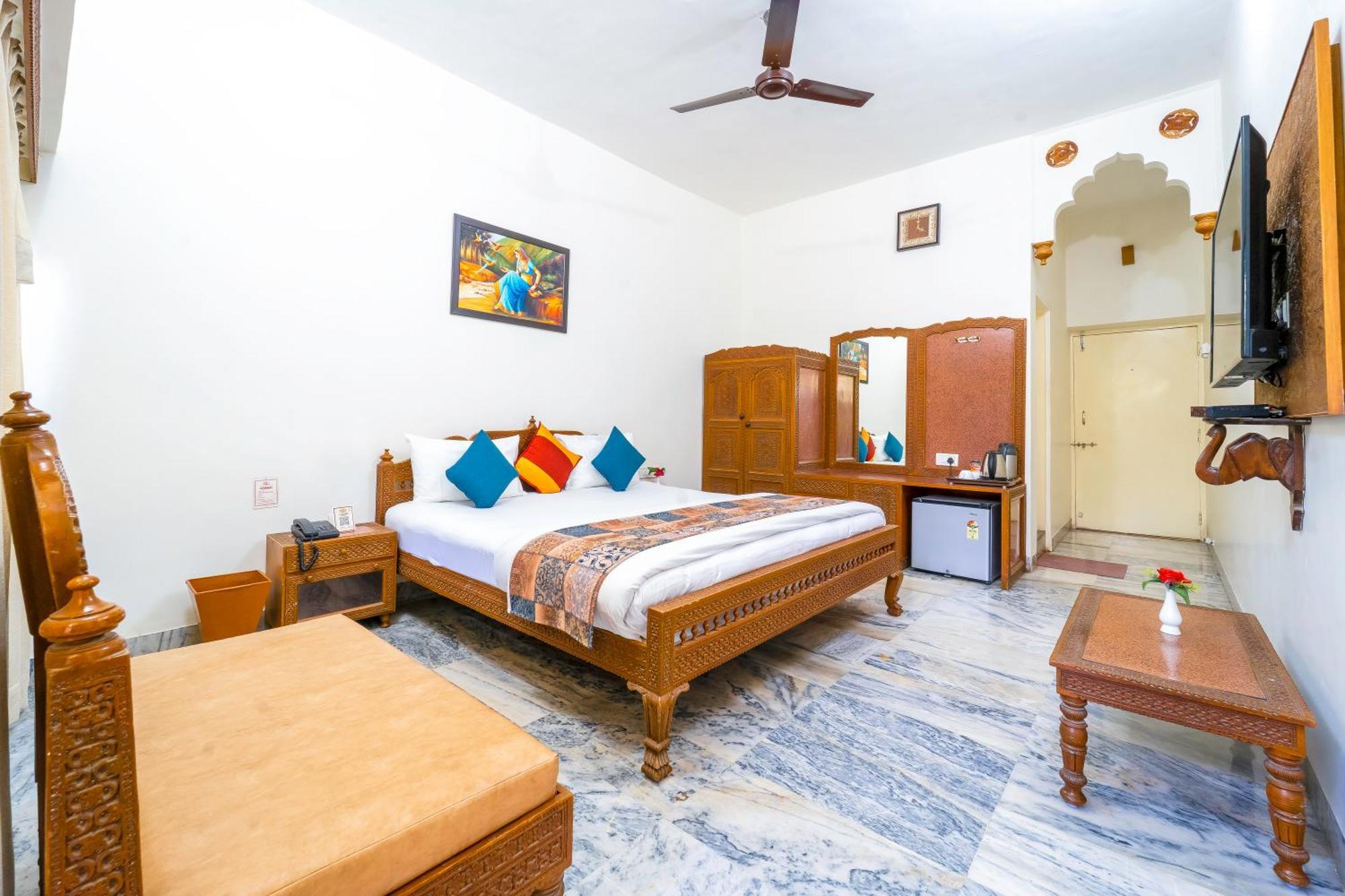 Hotel Chandrawati Palace Abu Road Exterior photo