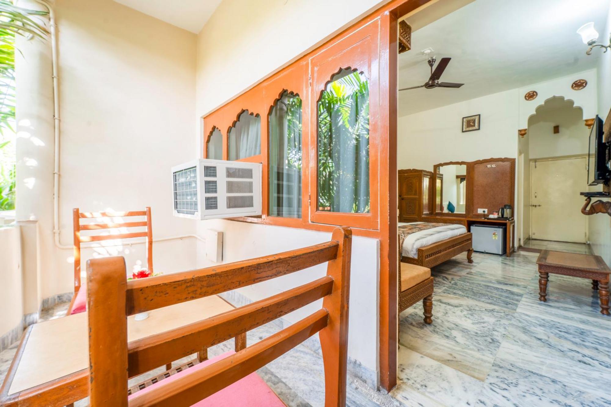 Hotel Chandrawati Palace Abu Road Exterior photo