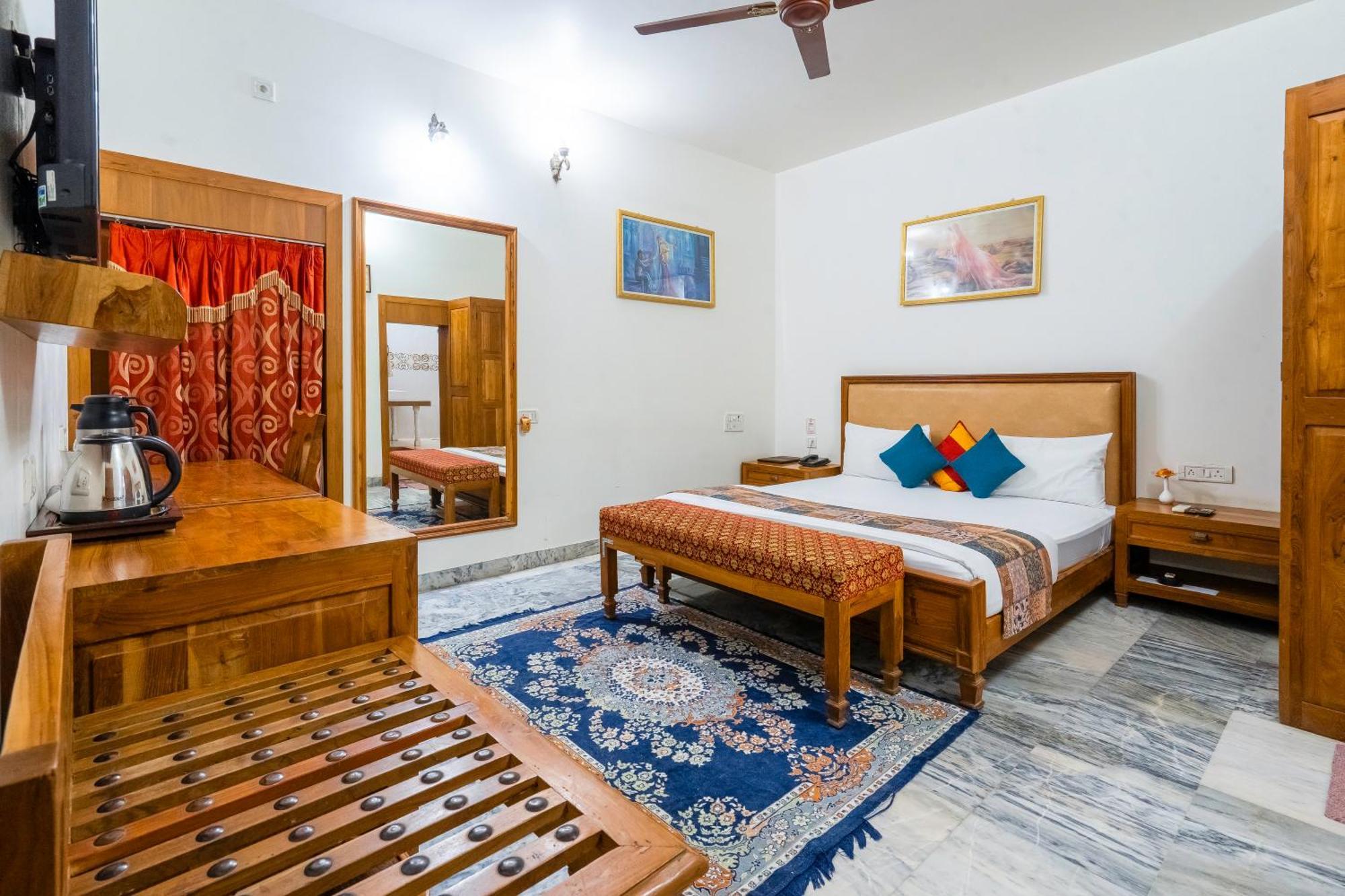 Hotel Chandrawati Palace Abu Road Exterior photo