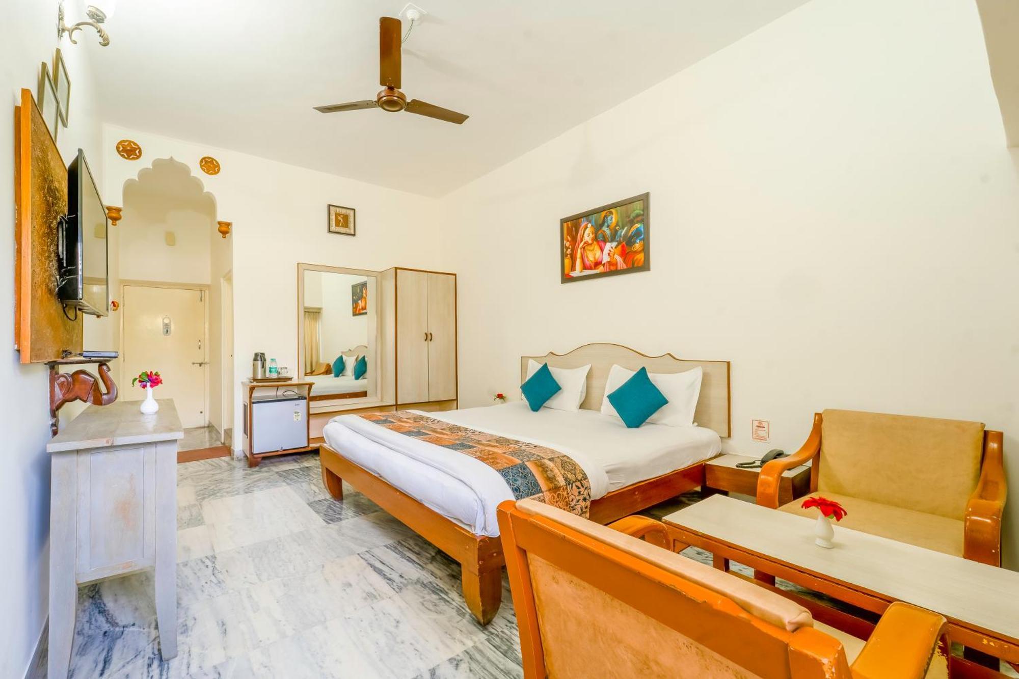 Hotel Chandrawati Palace Abu Road Exterior photo