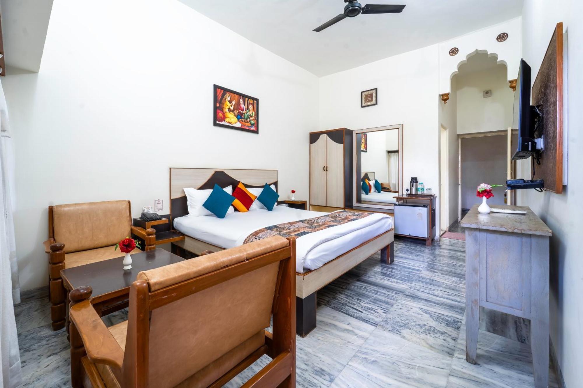Hotel Chandrawati Palace Abu Road Exterior photo