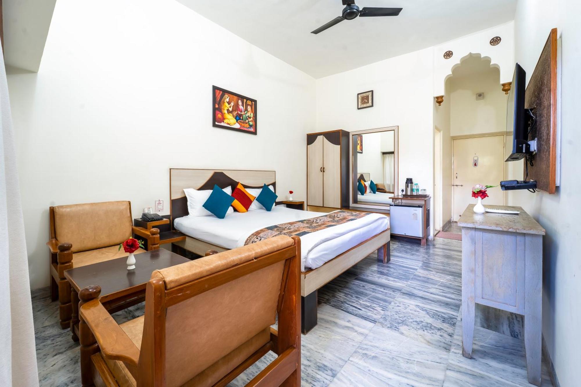 Hotel Chandrawati Palace Abu Road Exterior photo